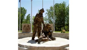 玻璃鋼雕塑|砂巖雕塑|泡沫雕塑的區分